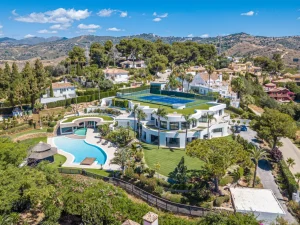 Elegant Living and Coastal Charm in Marbella