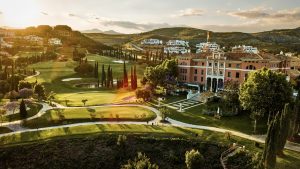Luxury Living and Scenic Golf